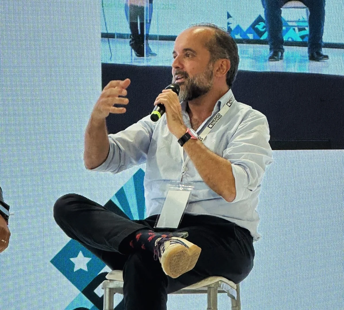 Evaristo Babé durante una conversación sobre emprendimiento